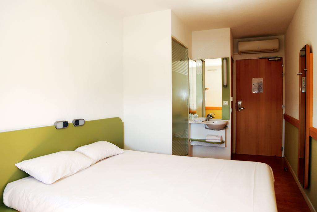 Ibis Budget Aubenas Room photo